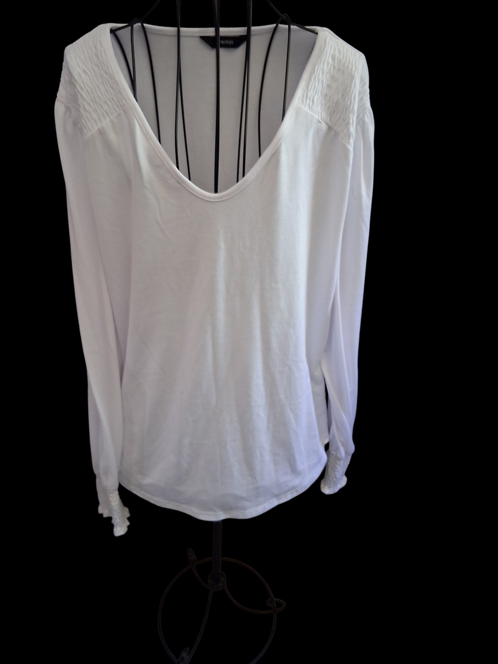 Dokotoo White Long-Sleeve V-Neck Top with Textured Shoulder Detail